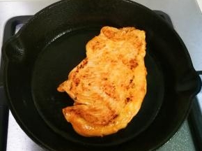 翻面再煎至金黄