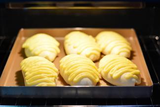 预热好的烤箱170度烤20分钟