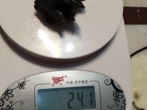 把馅料分成24g一份。