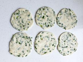 按压再擀开即可