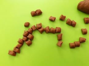 搓条后切成小粒
千万不要搓太大啦，小小一个就好