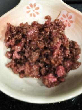 牛肉五成熟，盛出备用