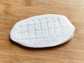 在一片切十字刀，注意: 不要切透！