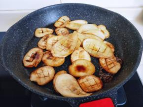 再将调味汁倒入，小火翻炒2分钟即可。