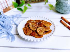 盛出装盘，撒上白芝麻。