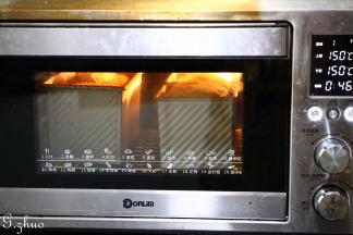 烤箱用网架放底层，150度，50分钟。即上色满意后，覆盖锡纸。