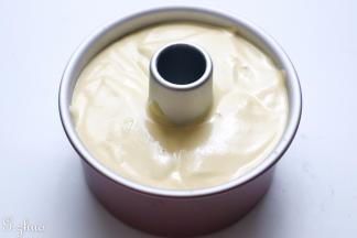 倒入学厨7寸中空模具中。