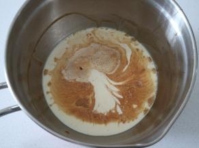 倒入淡奶油