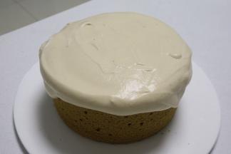 挤上剩余的奶油，成为奶盖