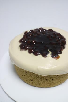 最后铺上黑糖珍珠即可