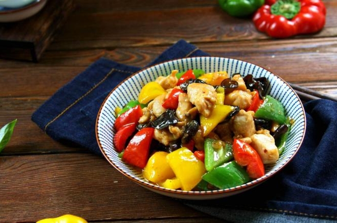 彩椒炒鸡丁