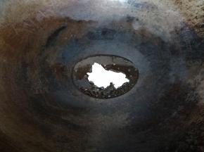 热锅放入猪油