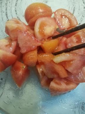 简单拌匀，静置至少十分钟。