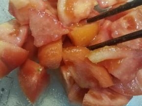 简单拌匀，静置至少十分钟。