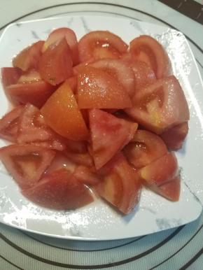 在表面再撒上一点点细砂糖，就可以了。