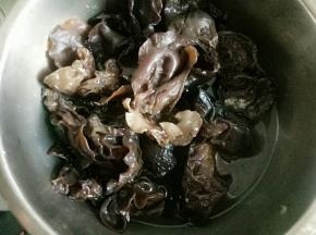 黑木耳提前用水泡开