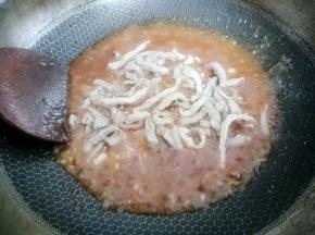 放入肉丝