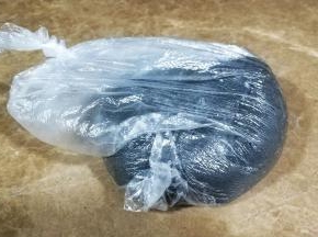 二次和面后，面团放入保鲜袋里放入冰箱冷藏一晚