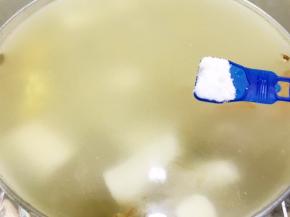 加入适量盐调味即可