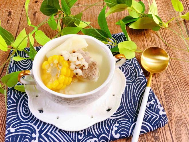 山药玉米薏仁猪展汤