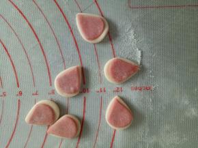 红色二度修小一点，和粉色耳朵粘在一起，盖保鲜膜放冰箱