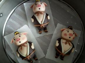 依次都做好后发酵至合适状态开水上锅蒸15分钟后关火闷5分钟(手慢的应该做好就已经发酵好了，直接蒸就可以了，如果没有发酵到位的话室温发酵后再蒸)