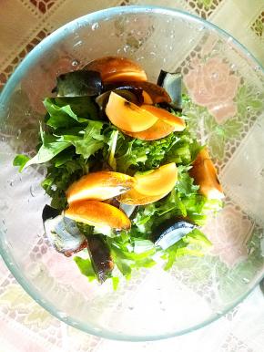 加入准备好的皮蛋丁。