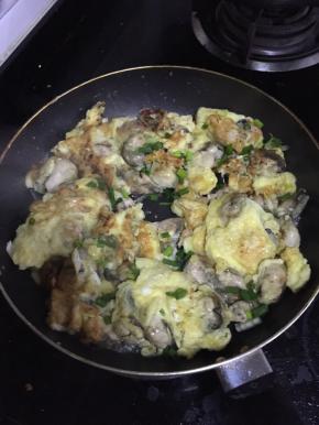 起锅前加入适量的葱花和少许鸡精调味即可。