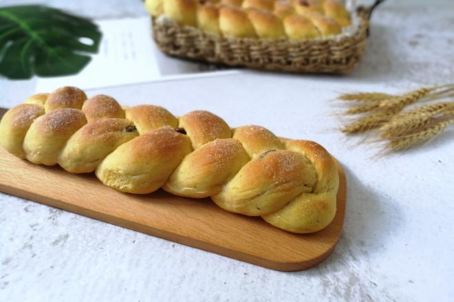 南瓜全麦蔓越莓辫子面包