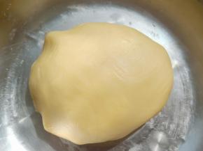 戴上一次性手套揉成团就可以使用了（不用醒面）
