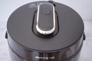 放入电饭煲中，盖上盖子