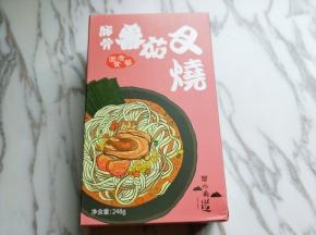 我买的是这种豚骨番茄叉烧拉面。