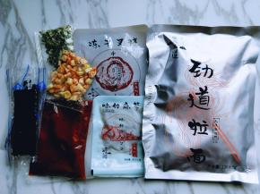 将所有食材取出，配料齐全，特别省心。