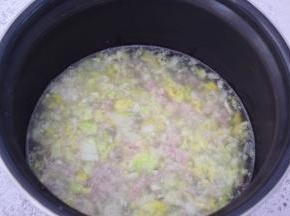加入适量的清水