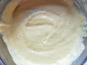 然后再全部倒入蛋黄糊中，切换方式拌均匀。