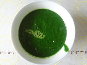 用料理机打成泥取125克左右的菠菜泥
