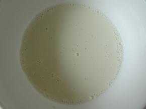 发酵的时候开始做麻薯，所有材料混合搅拌均匀盖上保鲜膜上锅蒸大火8分钟左右