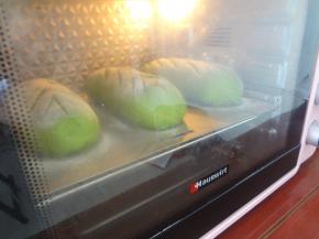 送去预热好的烤箱180度25分钟，中途上色加盖锡纸