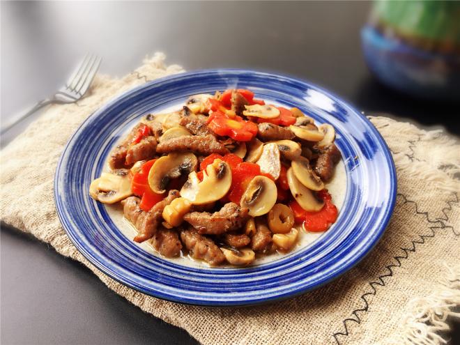黑椒牛排炒蘑菇