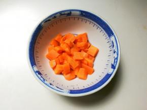 胡萝卜去皮切成段