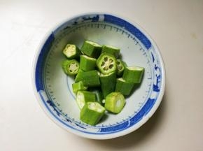 秋葵切成段