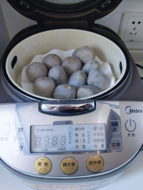 米饭熟了，芋头也熟了呦～