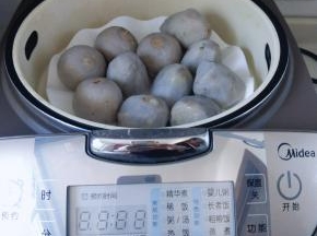 米饭熟了，芋头也熟了呦～