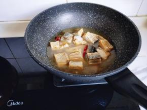 加入开水，大火烧开。