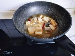 加入开水，大火烧开。