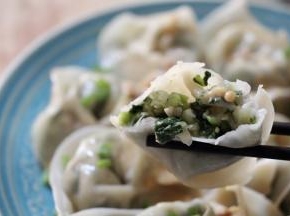 素馅儿水分足，有颗粒感，也不过度到让皮烂糊。美味。