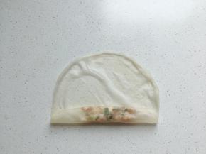 翻春卷皮覆盖着肉