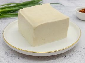 选老豆腐一块、配料也得准备齐。