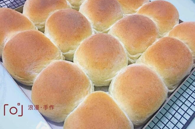 黑茶粉小餐包