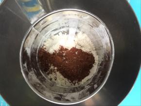 粉类过筛混合均匀